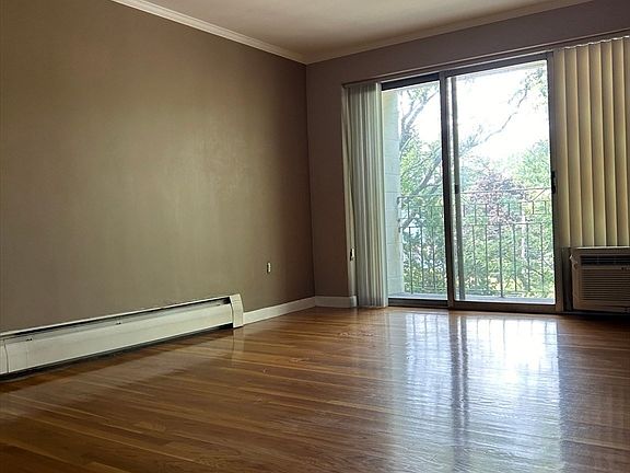 3rd image of 230 Essex St APT 31