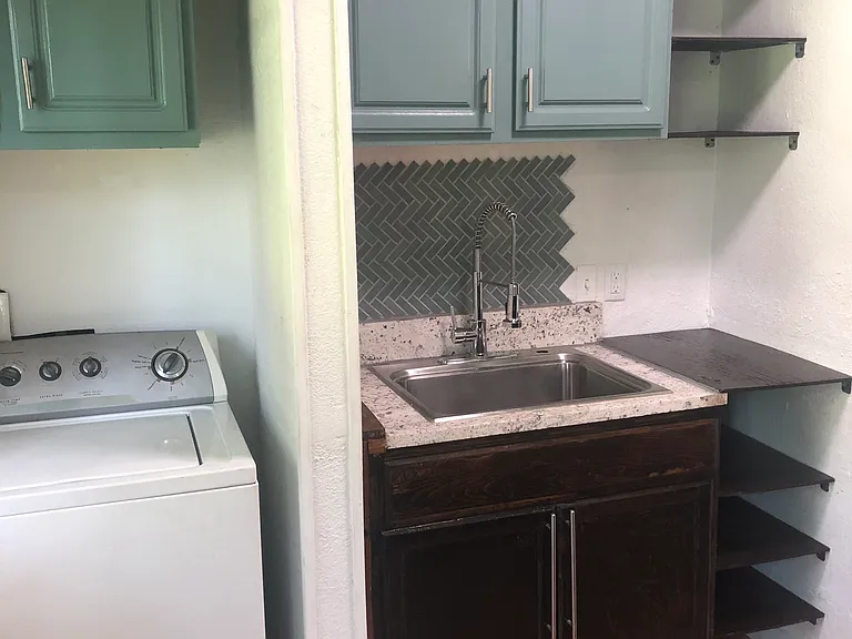 415 Candlelight Ln — Photo 4