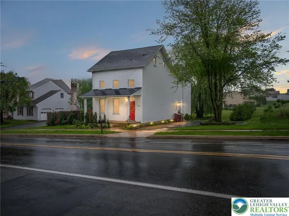 1942 Schadt Ave, Whitehall, PA 18052