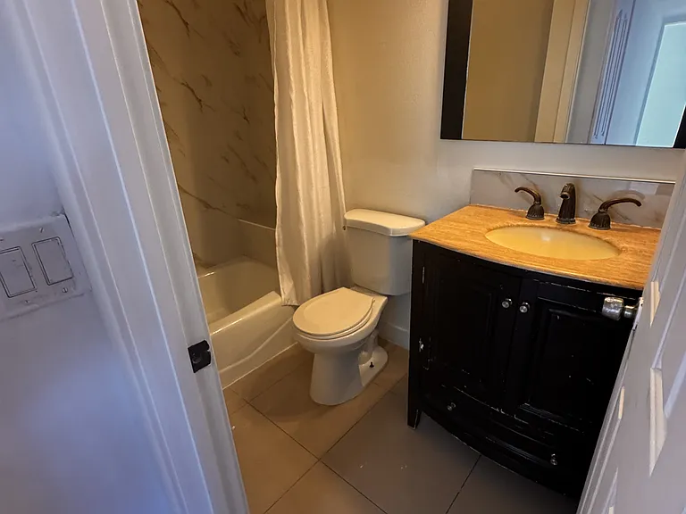 415 W Lexington Dr #2 — Photo 16