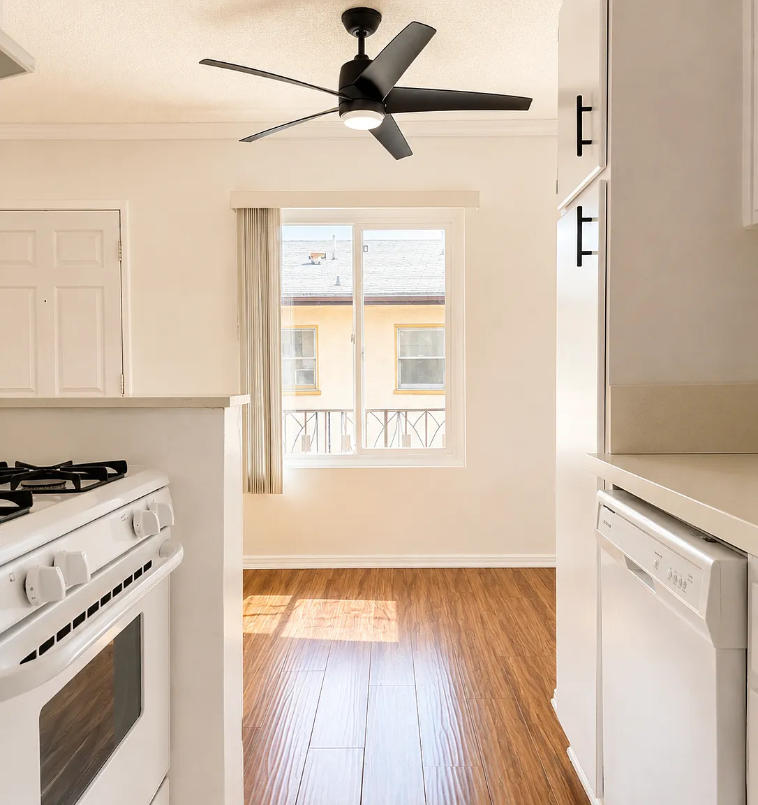 2 bed, 1000 sqft, $2,895 — Photo 4