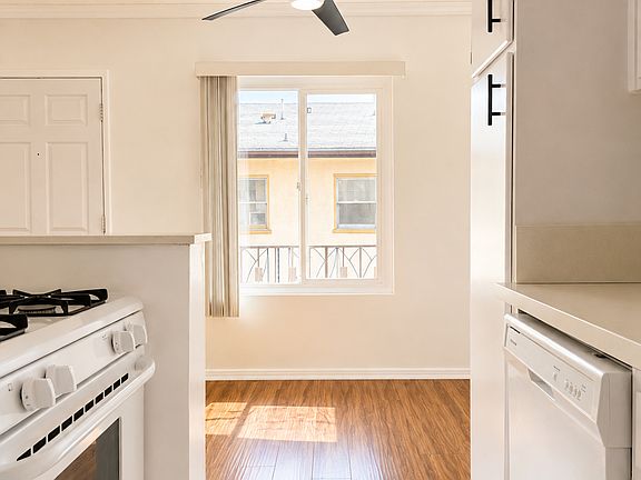 4th image of 2150 N Beachwood Dr #10