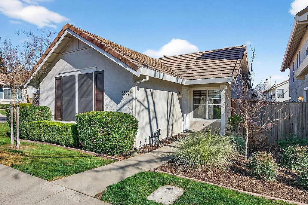 3369 Apollo Cir photo 1