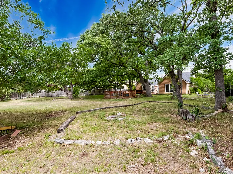 2106 Heather Dr — Photo 30