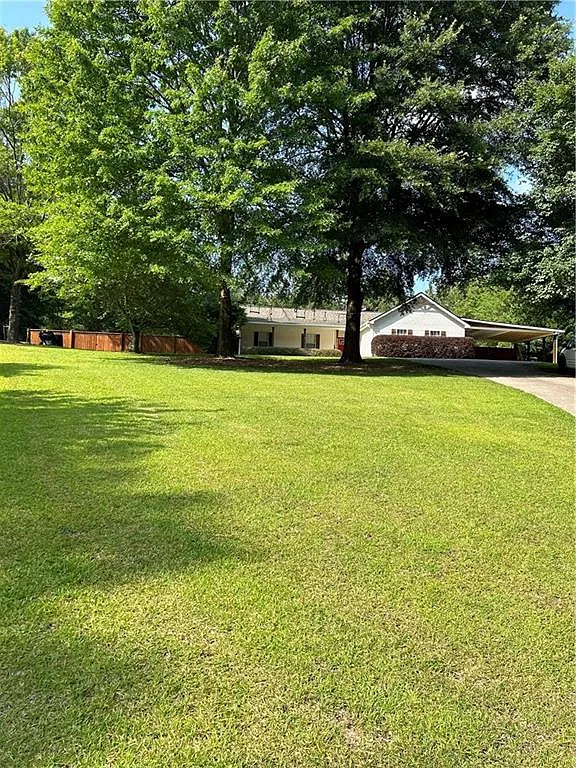 3 bed, 2.0 bath, 1834 sqft, $2,300 — Photo 2
