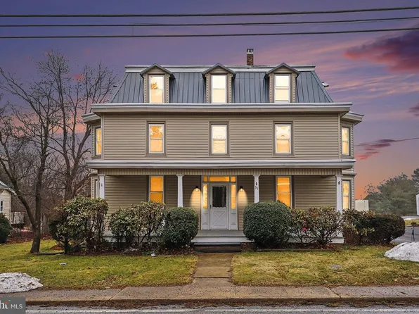 31 N Market St, Fawn Grove, PA 17321