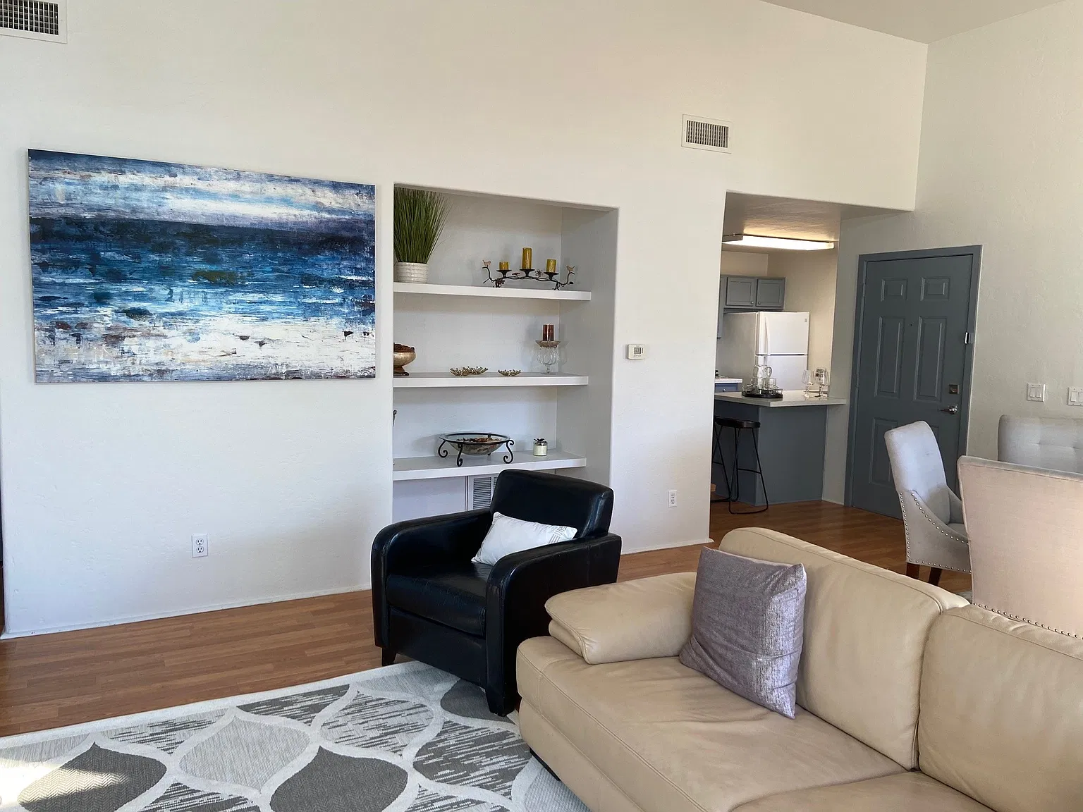 2 bed, 1301 sqft, $2,300 — Photo 4