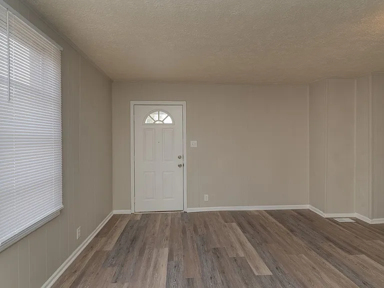 102 Curry St — Photo 8