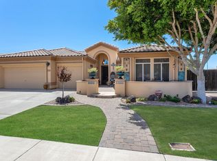 6533 E Roland St, Mesa, AZ 85215