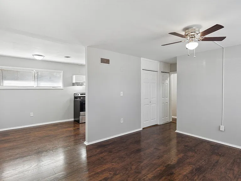 1535 E 31st St — Photo 5