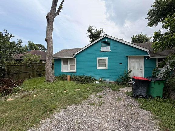 4th image of 3226 Arkansas St