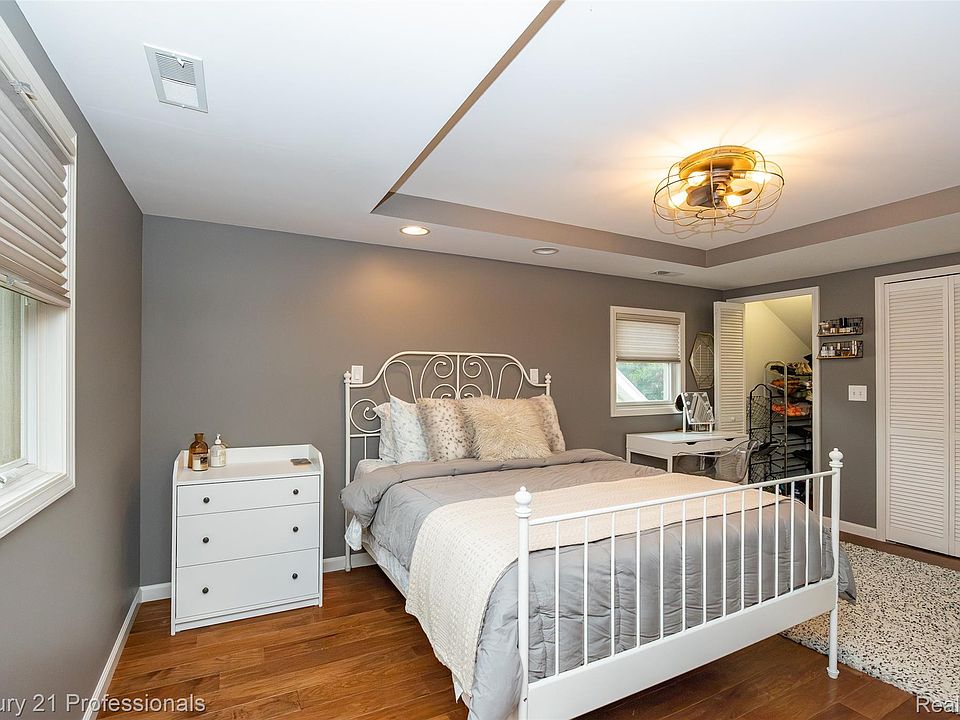 304 Gardenia Ave, photo 24
