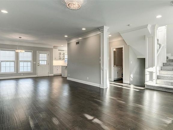 5th image of 302 N Main St