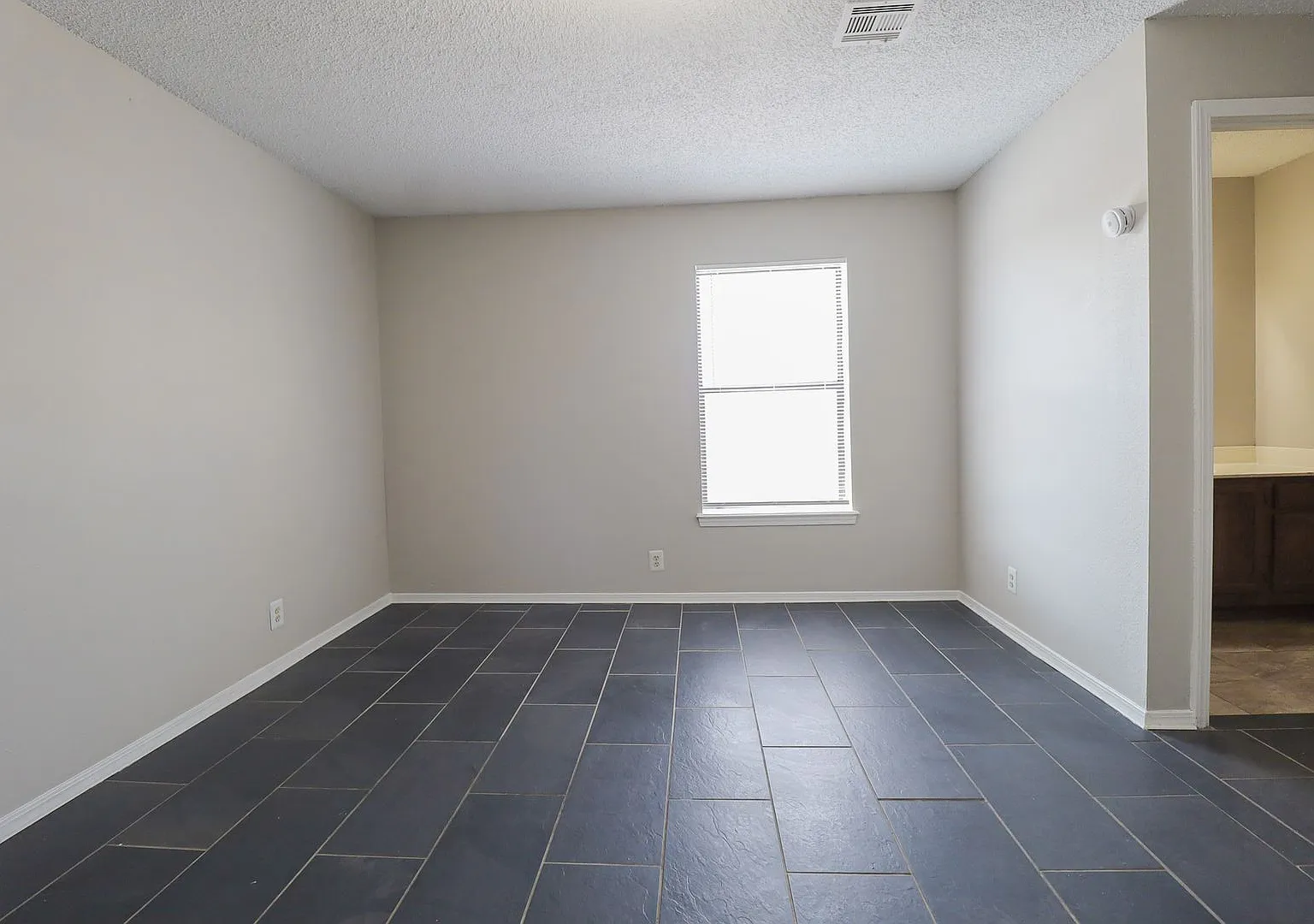 Charming 1 Bed/ 1 Bath Condo in South Tulsa! — Photo 4