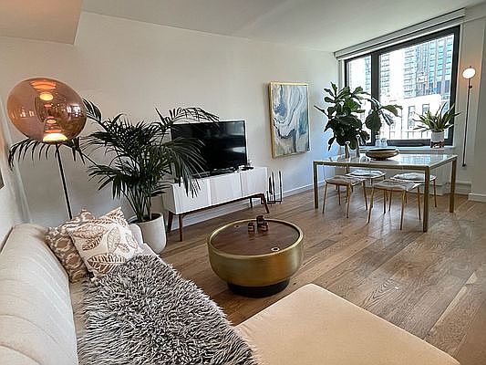 5th image of 411 W 35th St APT 12V