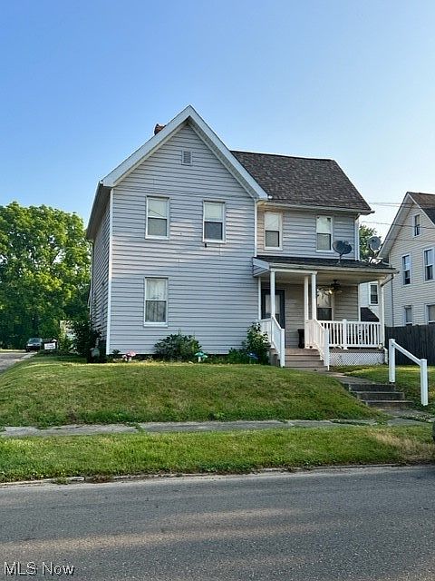 2nd image of 818 North Ave NE