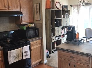 26792 Kirkway Cir, Woodhaven, MI 48183