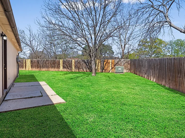 9575 Celine Dr — Photo 15