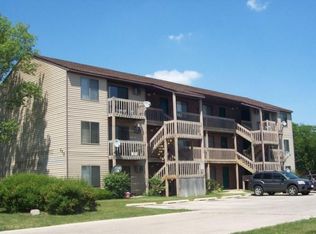 355 Alta St APT 2C, Grayslake, IL 60030
