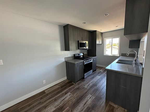 3rd image of 2603 N Glenoaks Blvd APT D