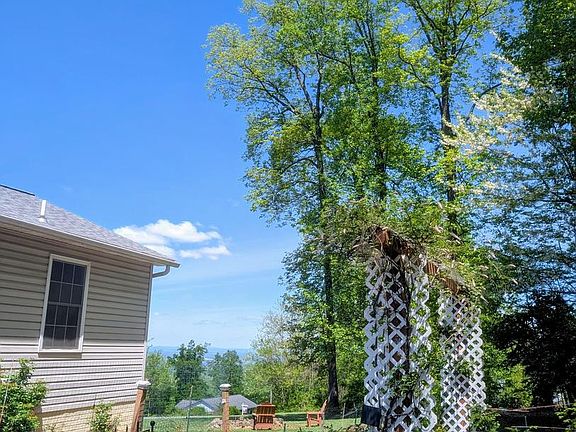 3rd image of 126 Cliffside Rd