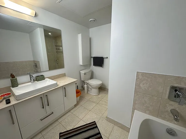 12 York St #5309B — Photo 6