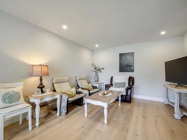 6237 Hancock Ave — Photo 5