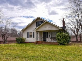606 4th St, Lake City, TN 37769