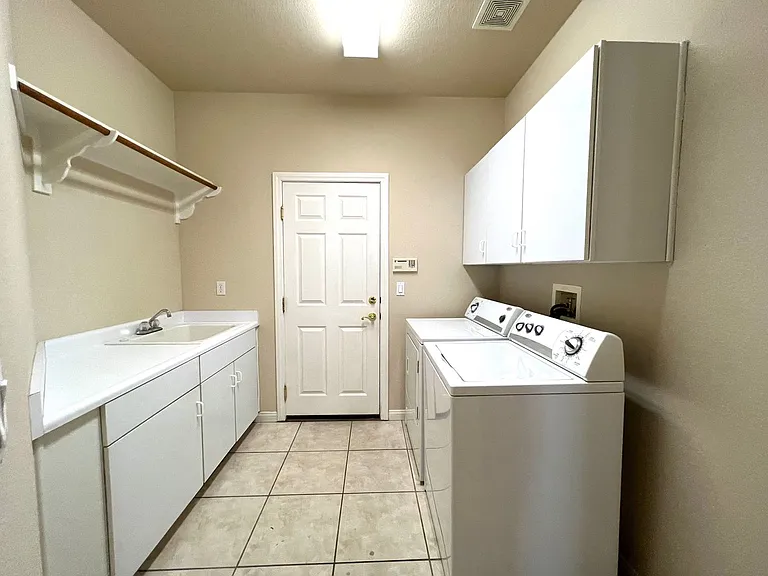 2237 Timber Rose Dr — Photo 21