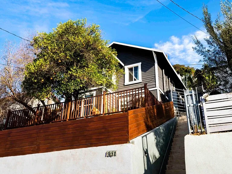 Isabel St — Photo 2