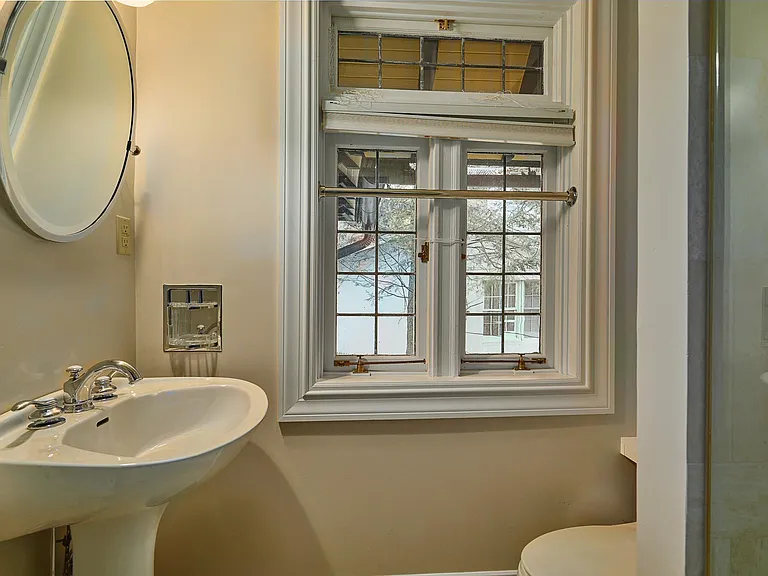 8 Old Park Rd — Photo 10