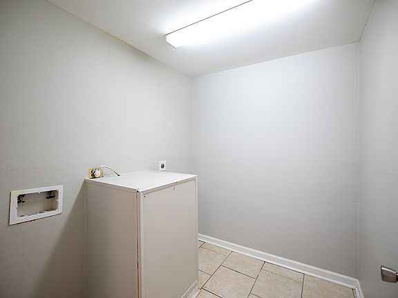 2817-DEATON-STREET-laundry (1)_08152024