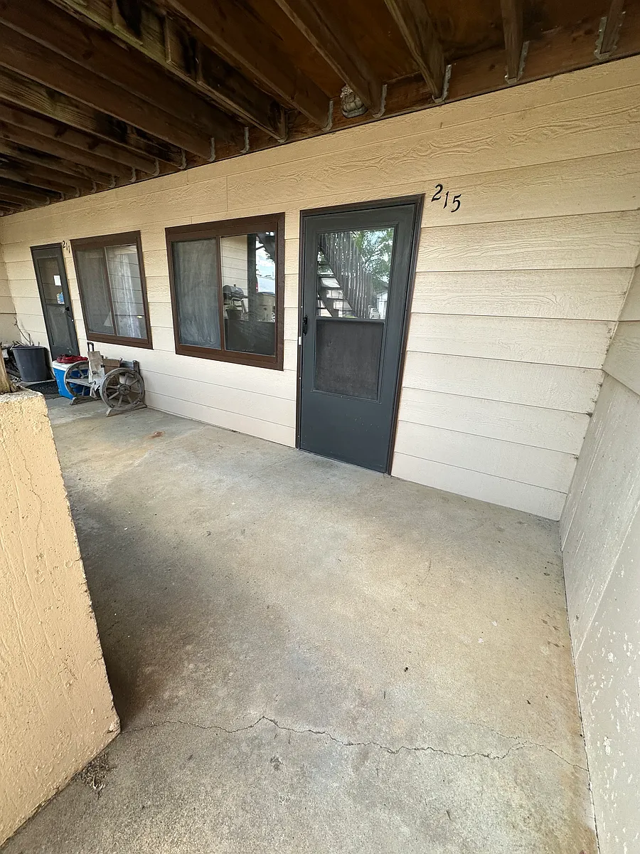 Building Photo - 211 N Osage Rd #215