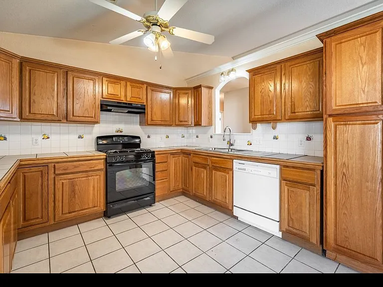 1309 E Glendale Ln — Photo 7
