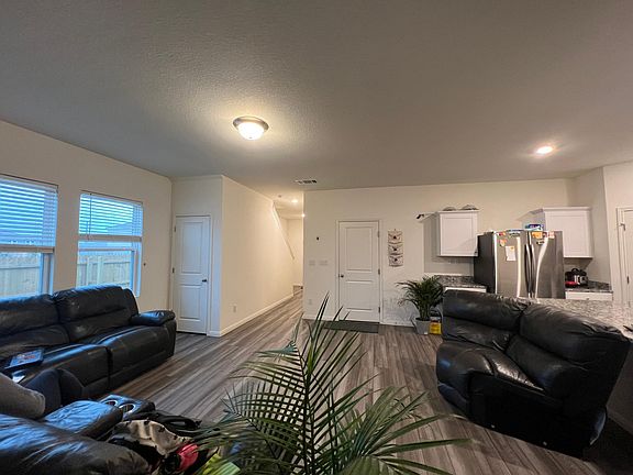 3rd image of 121 Pronghorn St