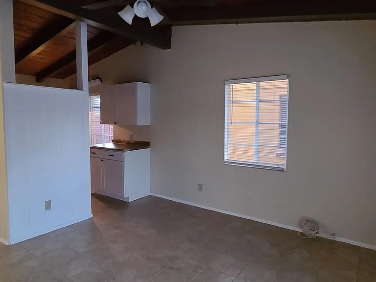 2720 N Warren Ave — Photo 7