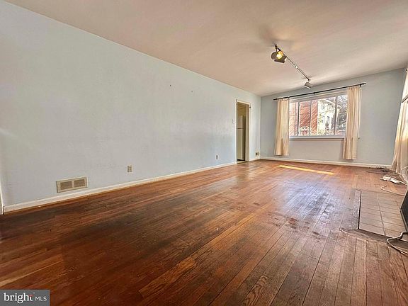 2nd image of 1818 N Adams St