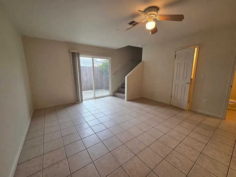 252 Lansing Way — Photo 7