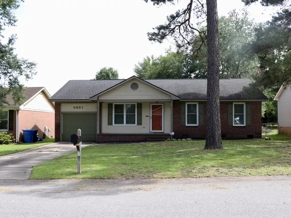 5681 Pepperbush Dr, Fayetteville, NC 28304
