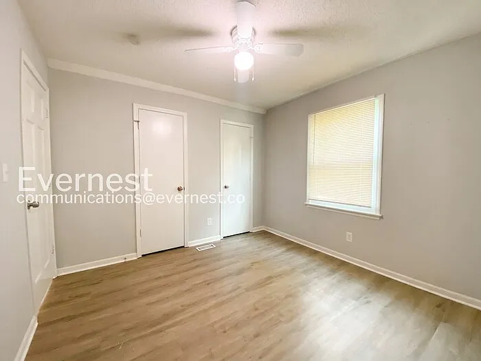 1104 E Pineview St — Photo 16