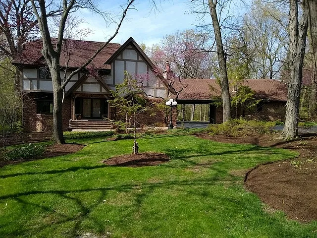 622 W Center Rd photo 1