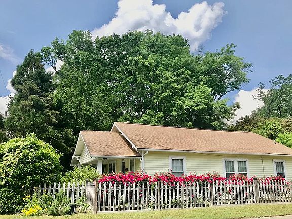 3rd image of 900 Iredell St