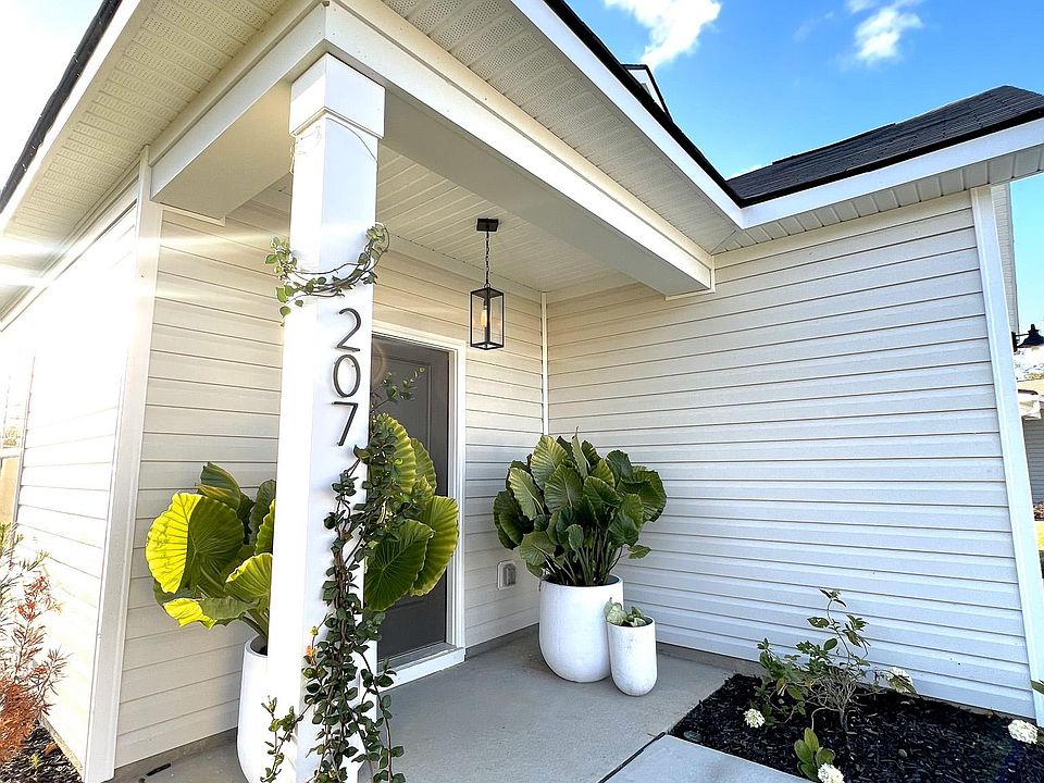 1st image of 207 Parkwood Vista Way