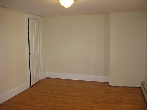 5th image of 124 Circular St APT 3