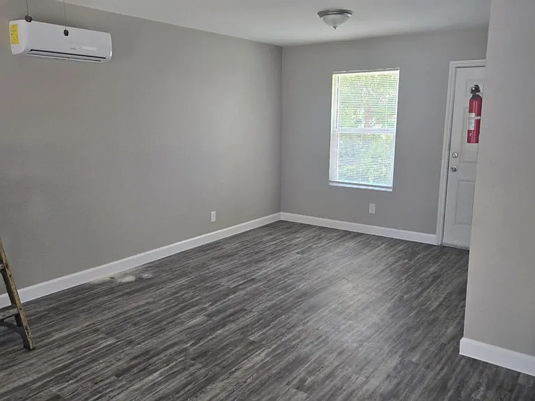 1410 Colima St — Photo 11