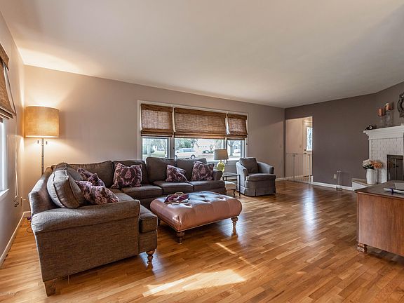 4th image of 549 Vanderveen Dr