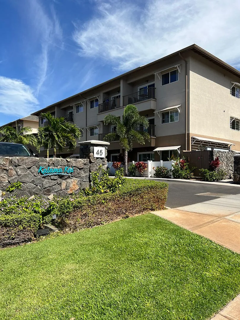 Furnished Top-Floor 3-Bedroom Condo at Kalama Kai — Photo 1