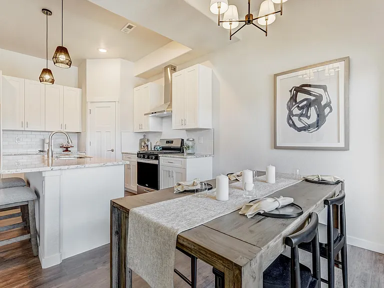 5843 Villa Lorenzo Dr — Photo 13