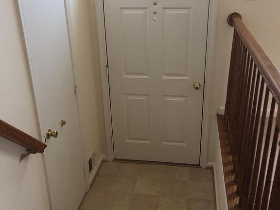 3rd image of 609 Warrenton Ter NE