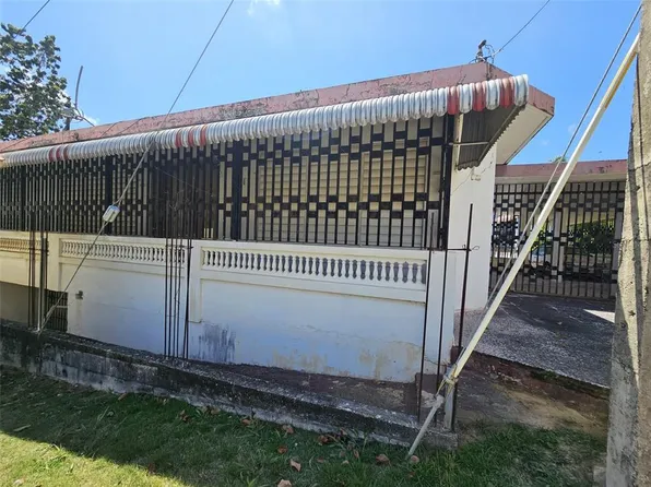 304 Urb Bellas Lf, Mayaguez, PR 00680